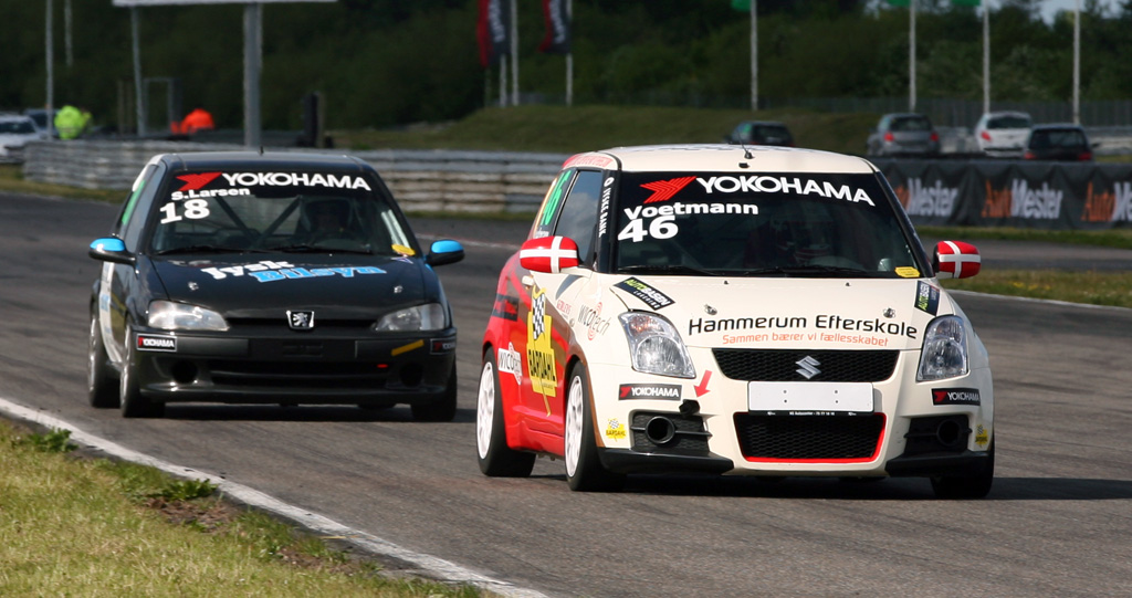 Niklas Voetmann foran Steffen Larsen.
(Foto: Motorsporten.dk)